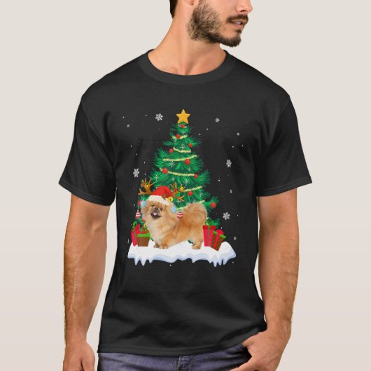 ペキンおもしろいゲーゼクリスマスツリー贈呈犬愛好クリスマス Tシャツ (正面)