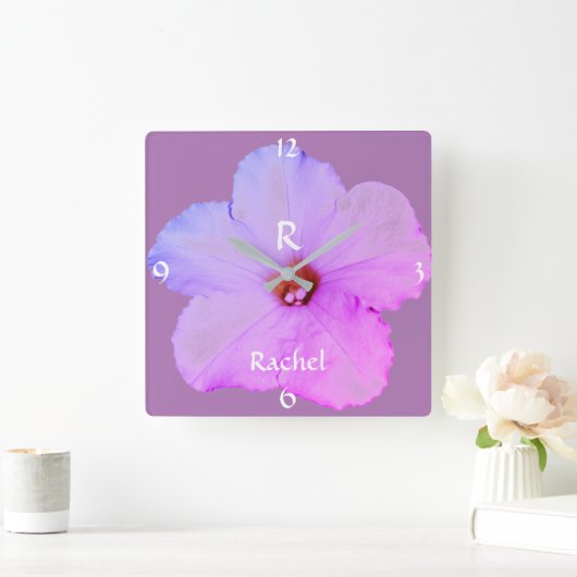 ペチュニアフローラクリスマスネームモノグラムピンクカワイト スクエア壁時計 (ホーム)