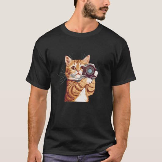 ペットおもしろいと写真のカメラの衣装を着た子猫 Tシャツ (正面)