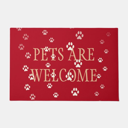 「ペットが大歓迎」猫と犬が赤くプリント ドアマット (正面)