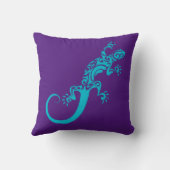 ペットとしての青いゲッコ。クックアート装飾用クッション クッション (裏面)