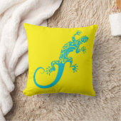 ペットとしての青いゲッコ。クックアート装飾用クッション クッション (ブランケット)