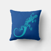 ペットとしての青いゲッコ。クックアート装飾用クッション クッション (裏面)