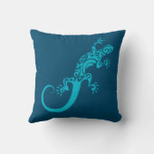 ペットとしての青いゲッコ。クックアート装飾用クッション クッション (裏面)