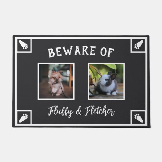 ペットのウサギの名前に注意 – 2枚の写真 ドアマット (正面)