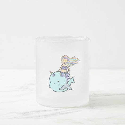 ペットのナルワルに乗るレインボーヘア付き人魚 フロストグラスマグカップ (中央)
