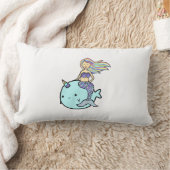 ペットのナルワルに乗るレインボーヘア付き人魚 ランバークッション (ブランケット)