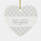 ペットの初めてのクリスマスポープリントグレーフォト セラミックオーナメント (裏面)