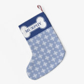 ペットの名前で青と犬の骨に雪が積もる スモールクリスマスストッキング (裏面 (吊り時))