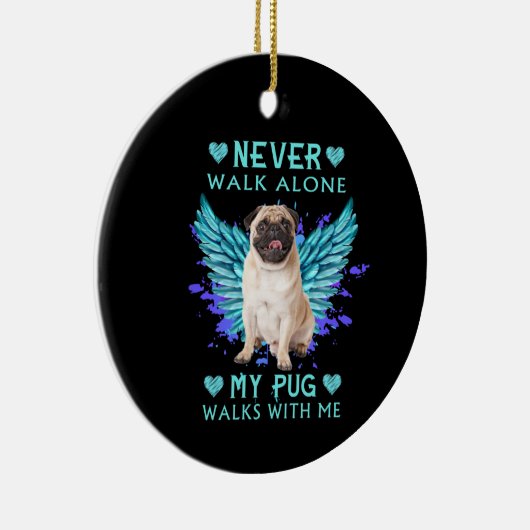 ペットの記念碑と一緒に私のパグの散歩を一人で歩くことはない セラミックオーナメント (右)