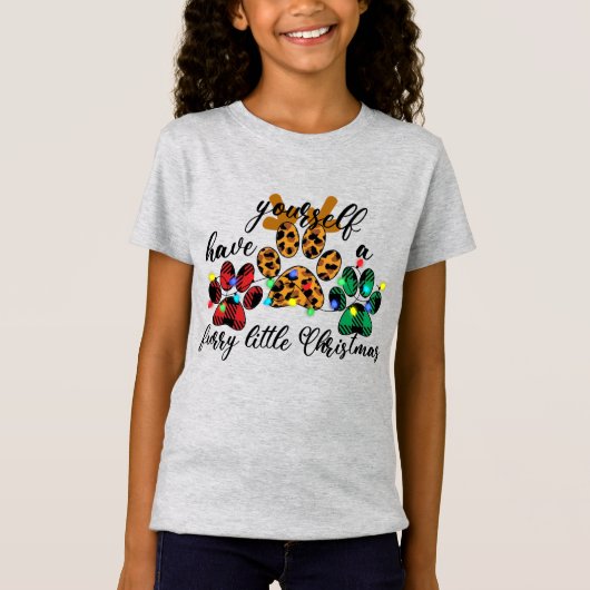 ペットの足は毛皮の小さなクリスマスを持っている Tシャツ (正面)