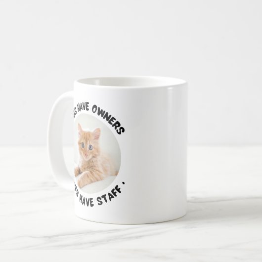 ペットカスタムペット犬の飼い主は猫にスタッフがいる コーヒーマグカップ (正面左)