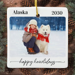 ペットクリスマスハッピーハウリデイズモダンドッグ写真 セラミックオーナメント<br><div class="desc">私たち祝の"Happy Howlidays"休日のオーナメントとシーズンは、魅力とエレガンスの完璧なモダンブレンドパーソナライズされた。これらの楽しいオーナメントは、心温まる家族のポートレートや敬愛する友人の愛らしいスナップショットなど、自分の写真を追加することで、家族の大切な瞬間を紹介することができる。洗練されたよくはしゃぐ台本デザインを備えたカードは、休日の精神を取り込み、粋で洗練されたtouchを持つ。ミニマルなレイアウトにより、写真が中央ステージを取り、メッセージ「Happy Howlidays」に魅力的フェスティバルが追加さしゃれているれる。愛する人々に暖かい願いを送るのに理想的な、私たちのオーナメントは季節の喜びを共有するための思慮深い方法であり、犬を愛する家族のための必需品にする。</div>