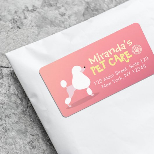 ペットケアグルーミング座って愛らしい漫画の犬 ラベル