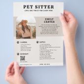 ペットシッター写真ブラウンQRコードフライヤー チラシ (手)