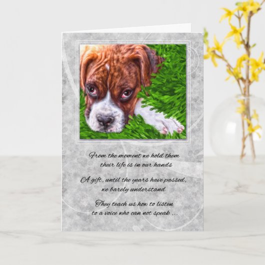 ペット悔やみや弔慰が失われる犬のボクサーと石灰色 カード (黄色い花)