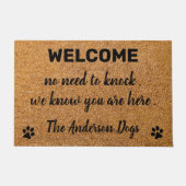 ペット犬のコーアおもしろいの入り口をノックす素朴る必要なし ドアマット (正面)