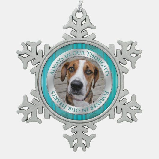 ペット犬メモリアル写真クリスマスティール（緑がかった色）シルバー スノーフレークピューターオーナメント (正面)