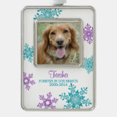ペット犬メモリアル写真クリスマスティール（緑がかった色）紫 シルバープレートフレームオーナメント (正面)