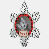 ペット猫のための赤い格子模様のクリスマスの休日の写真 スノーフレークピューターオーナメント (右)