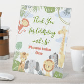 ペデスタルのサイン「ありがとう」とフローラデザイン。 台座サイン (インサイチュ)