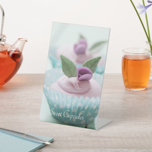 ペデスタルサイン入りカップケーキ 台座サイン (インサイチュ)