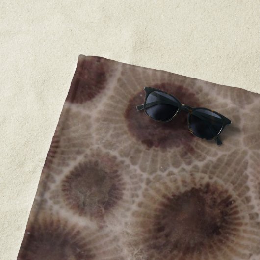 ペトスキーストーンミシガン州ソン化石 ビーチタオル (インサイチュ)