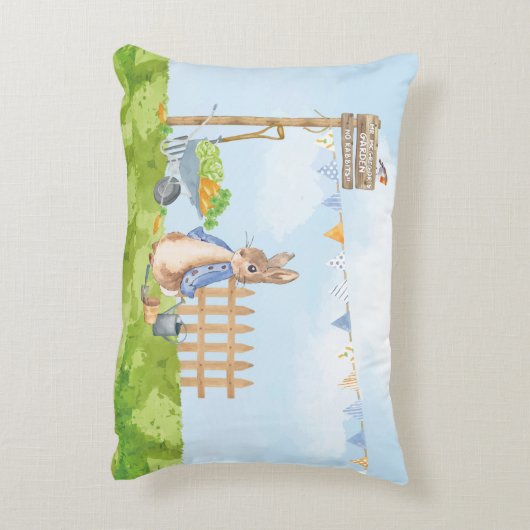 ペトロとウサギが庭で アクセントクッション (裏面(縦))