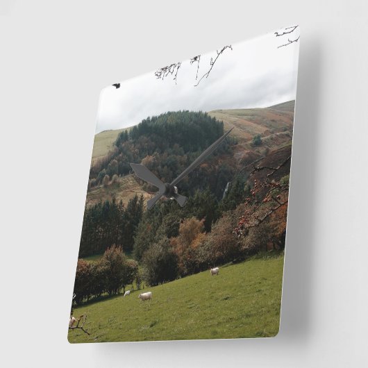 ペナントバレーウェールズ スクエア壁時計 (傾斜)