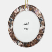 ペニーの山 – 1セントのペニーのスプレッド背景 セラミックオーナメント (左)