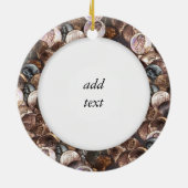 ペニーの山 – 1セントのペニーのスプレッド背景 セラミックオーナメント (裏面)