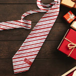ペパーマストライプントクラシックおもしろいイニシャルクリスマス ネクタイ<br><div class="desc">このおもしろいとフェスティバルのデザインは、クラシックにハンドドローストライプドペパーミントのを備え赤と白て、居心地の良い、休日のホイ伝統的ムジーのヒントと感じ一緒に。オリジナルアート：Malissa Melroseパーソナライズするイニシャルを追加する。</div>