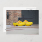 ペラ、アイオワ州、黄色の木製オランダ靴 ポストカード (正面/裏面)