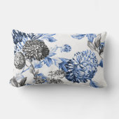 ペリウィンクルブルーブラック&ホワイトボタニカルトイル ランバークッション (正面)