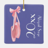 ペリウィンクル、ピンクと白のバレエの靴のクリスマス セラミックオーナメント (裏面)