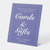 ペリウィンクル&ホワイトミニマモダンリストギフトテーブル 台座サイン (正面)