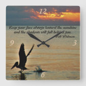 ペリカンが夕日に離陸する湾岸海岸フロリダ スクエア壁時計 (正面)