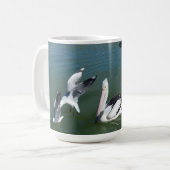 ペリカンとゲートクラッシャーは コーヒーマグカップ (正面左)