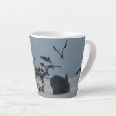 ペリカンのまわりに魚釣りボートラテマグ カフェラテマグ (右アングル)