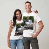 ペリカンの猫が立ち上がって Tシャツ (ユニセックス)