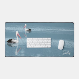 ペリカンカップルPaddling Calm Blue Water追加の名前 デスクマット