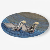 ペリカン対 ペーパープレート (アングル)