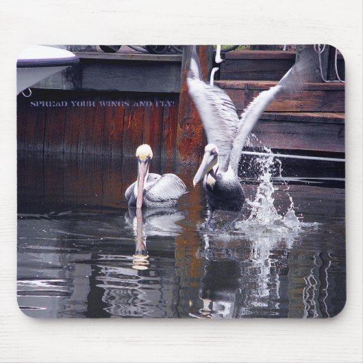ペリカン離陸 マウスパッド (正面)