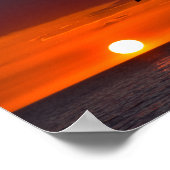 ペリカン飛んでいるアットサンセット ポスター (角)