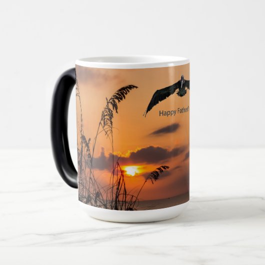 ペリカン、日の出時、父の日の海 モーフィングマグカップ (正面左)
