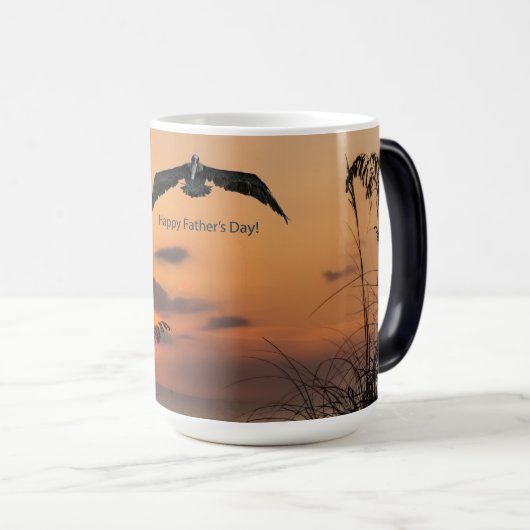 ペリカン、日の出時、父の日の海 モーフィングマグカップ (正面右)