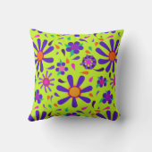 ペリドッモダンドグリーンの明るい花 クッション (裏面)