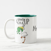 ペリパーソナライズされたカ与えンとカエルを決して上げない ツートーンマグカップ (左)