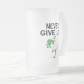 ペリ与えカンとやる気を起こさせるカエルを決して上げない フロストグラスビールジョッキ (正面右)