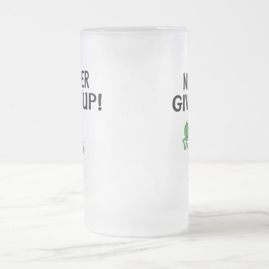 ペリ与えカンとやる気を起こさせるカエルを決して上げない フロストグラスビールジョッキ (中央)